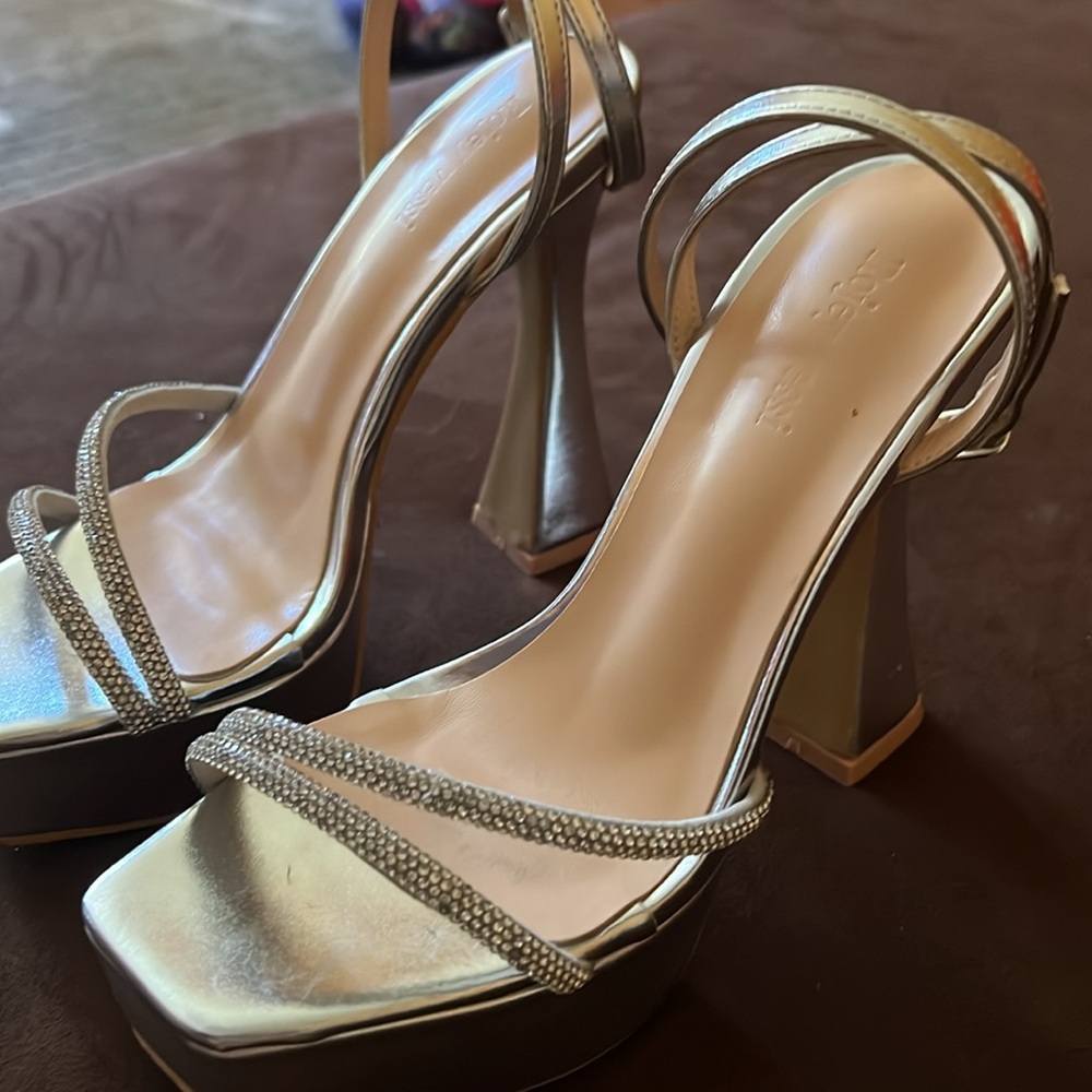 Silver platform heels - Picture 2 of 3